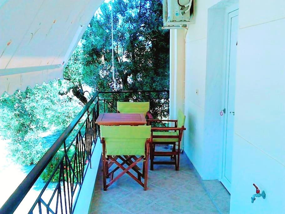Giorgos Apartments. Skala Fourkas Ngoại thất bức ảnh