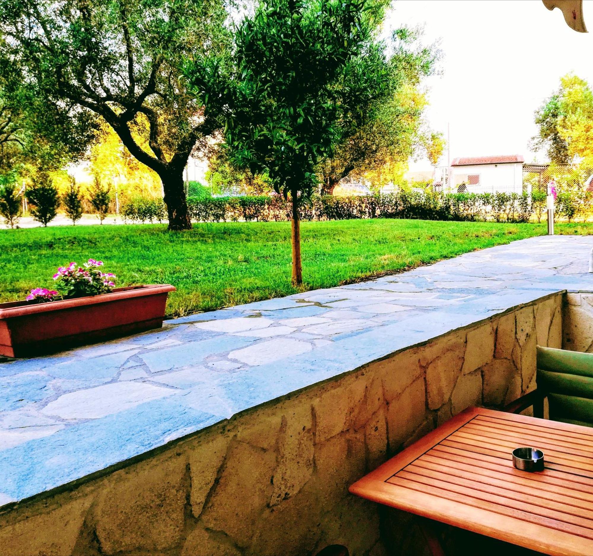 Giorgos Apartments. Skala Fourkas Ngoại thất bức ảnh