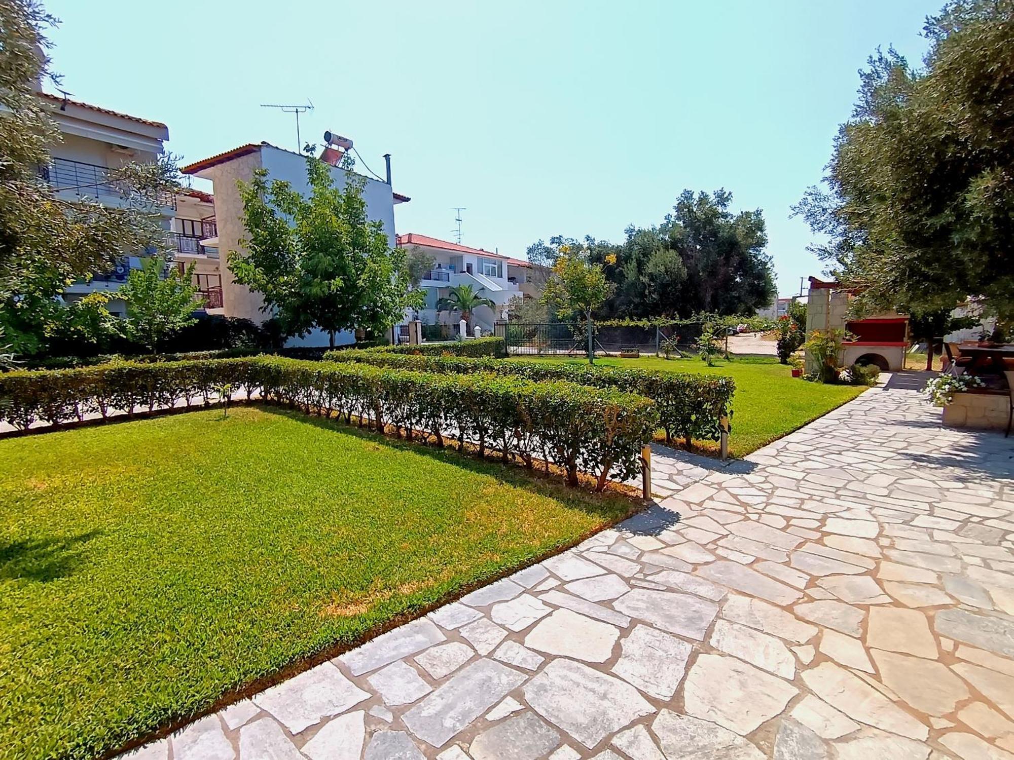 Giorgos Apartments. Skala Fourkas Ngoại thất bức ảnh